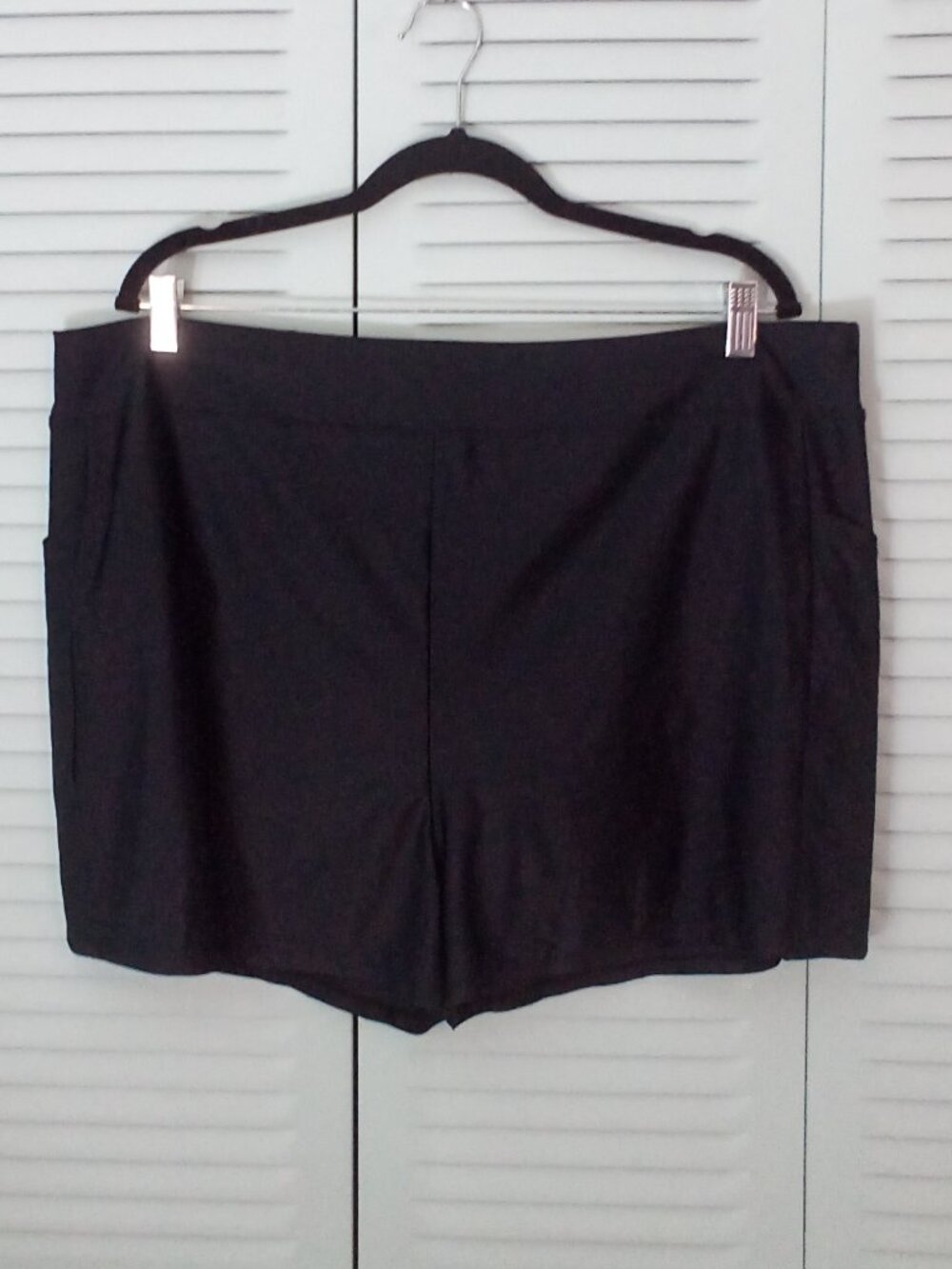 DEL RAYA SWIMWEAR SHORTS WITH FULL COVERAGE BOTTOM UNDERNEATH SIDE POCKETS POOL